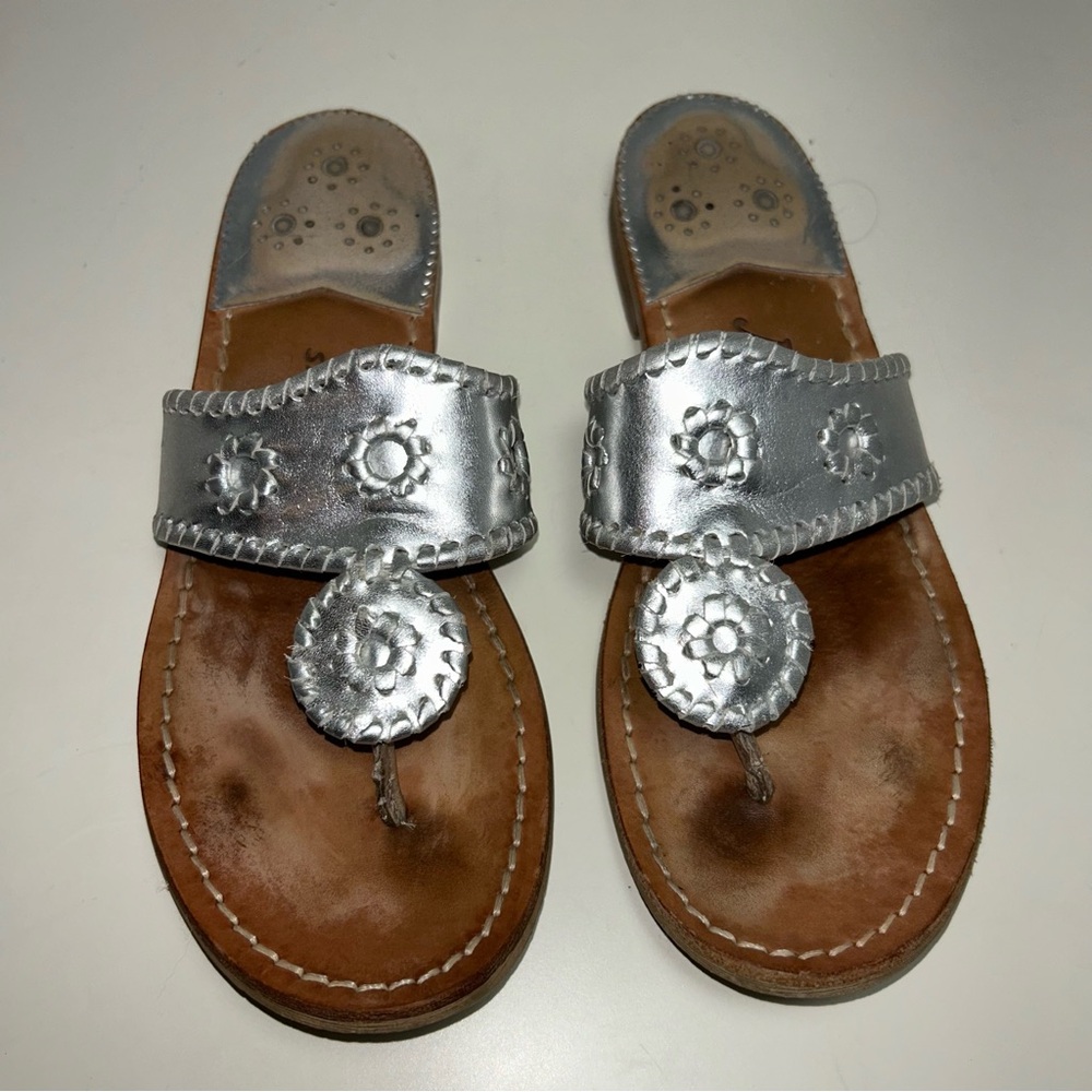 Jack Rogers Silver Metallic Leather Whipstitch Medallion Thong Flip Flop Sandal